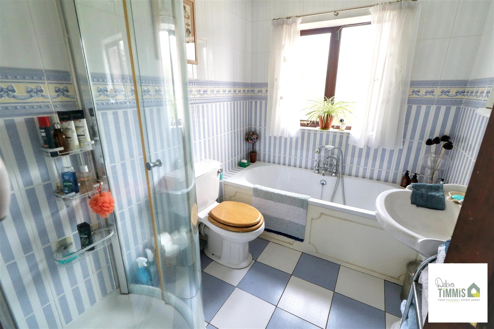 3 bed property in Leek New Road, Stoke-On-Trent